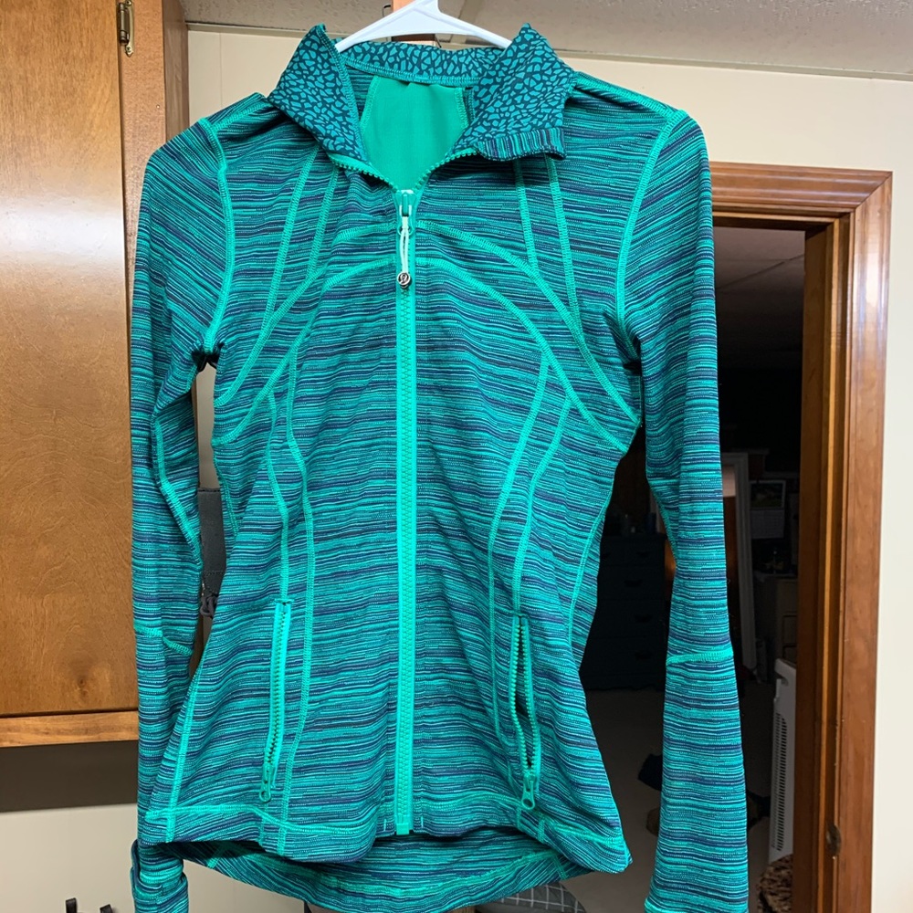 Lulu lemon define jacket! Green and dark blue.